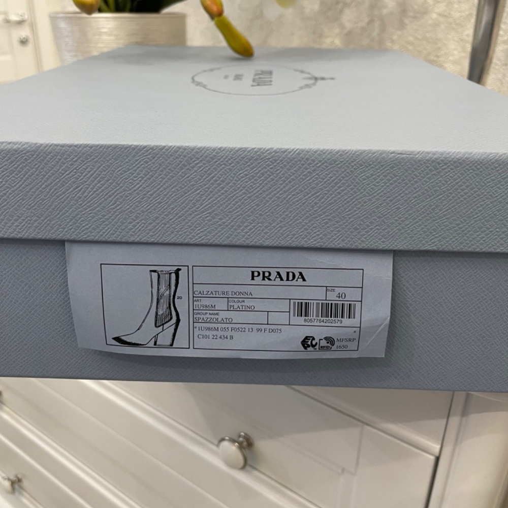 $1,650 Prada Gold Metallic Brushed Calf Leather Chelsea Boots Sz 40 AUTHENTIC😍 - Picture 10 of 13